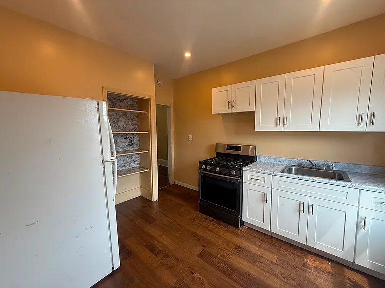 459 Penn St #6 — Photo 2