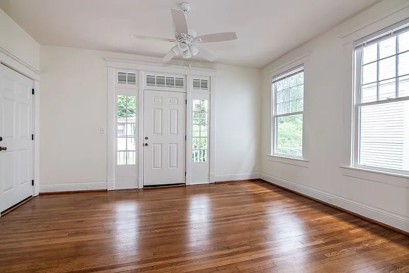 1 bed, 1.0 bath, 680 sqft, $1,200 — Photo 2