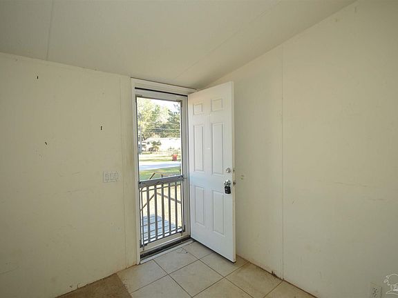 4th image of 4441 Wagonwheel Cir