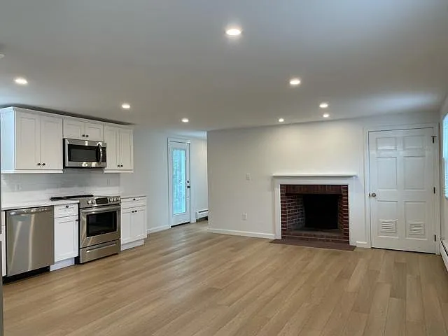 818 Wilbur Ave — Photo 2