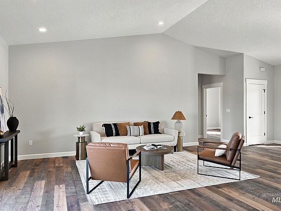 3rd image of 1023 Richardson Ave
