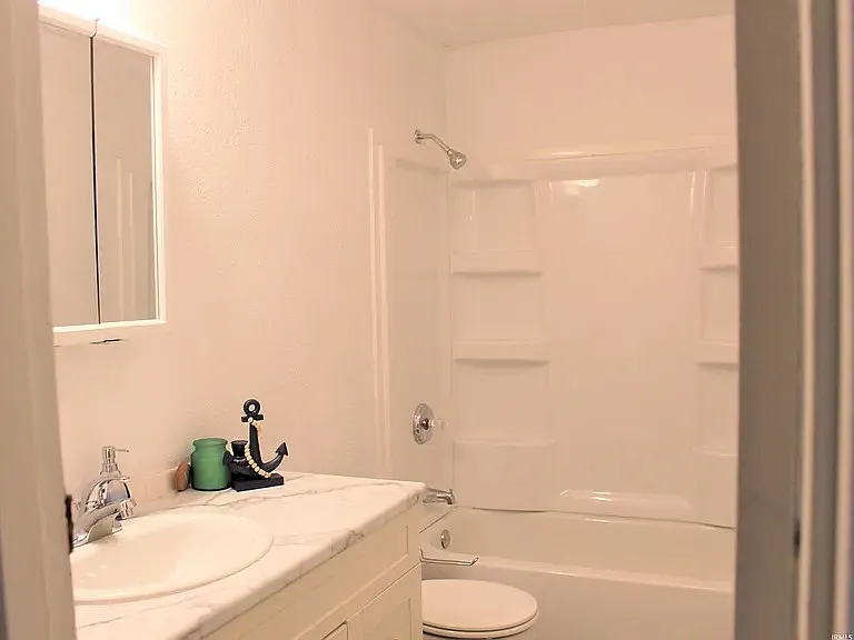 1421 N Adams St — Photo 5