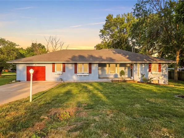 7305 N Harrison St, Gladstone, MO 64118
