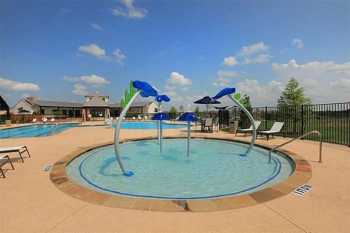 3 bed, 1500 sqft, $1,800 — Photo 3