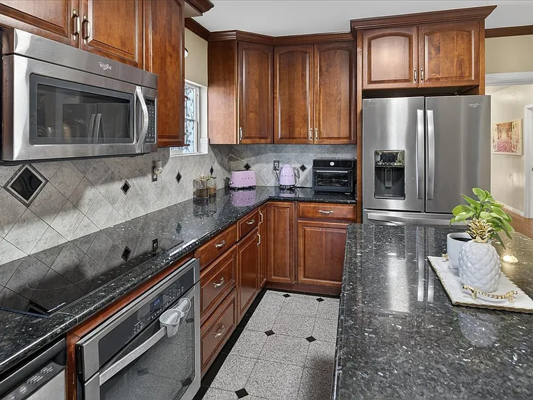 139 Grove Way #A — Photo 22