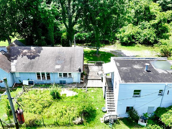 2nd image of 1900 1st Street Ext