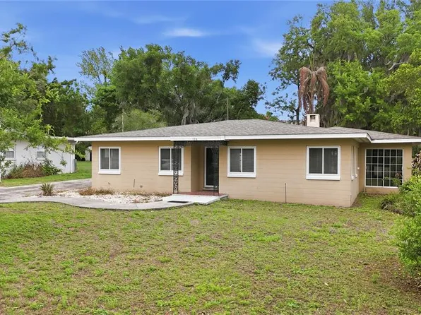 126 E Magnolia Ave, Howey In The Hills, FL 34737