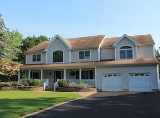 103 Grandview Ln, Smithtown, NY 11787