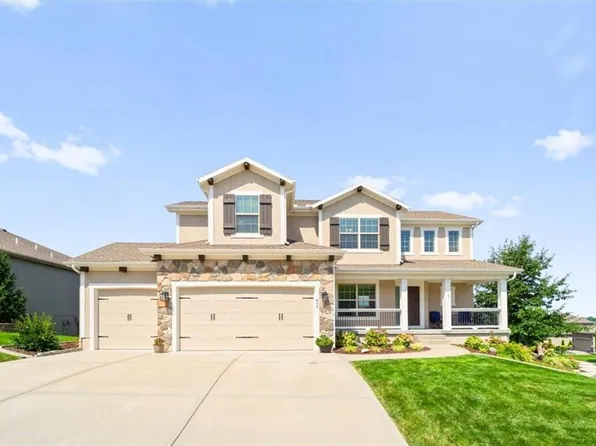 830 Creekmoor Pond Ln, Raymore, MO 64083