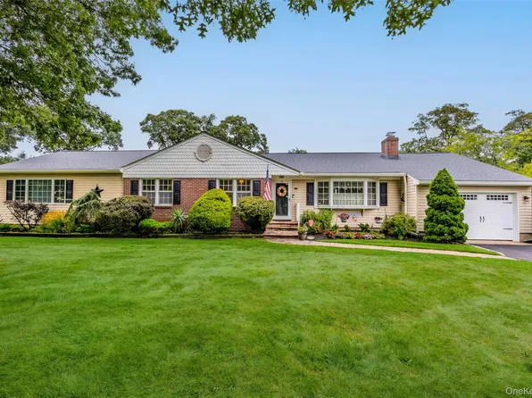 67 Broadway, Smithtown, NY 11787