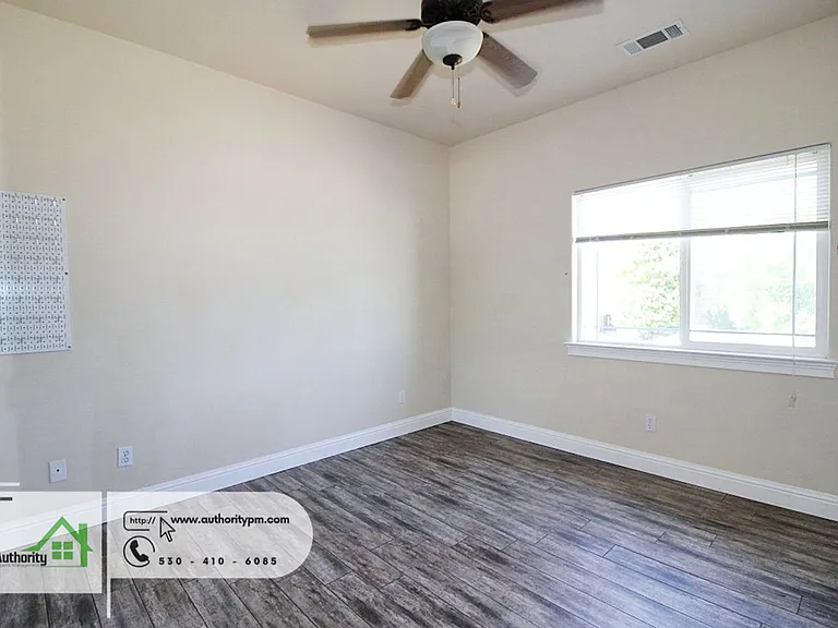 2279 Wicklow St — Photo 17