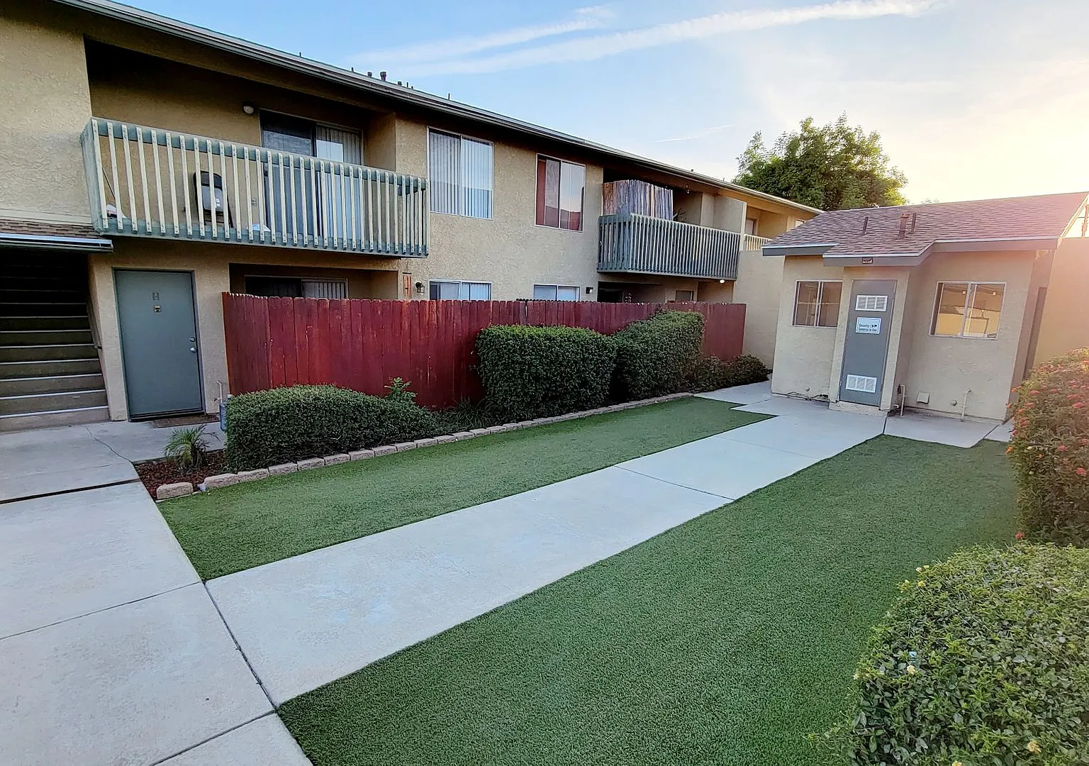 185 S Laurel Ave — Photo 2