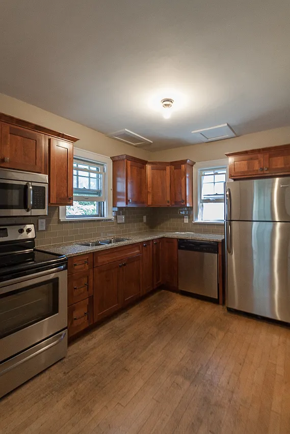 2642 Kendall Ave - 1 — Photo 3