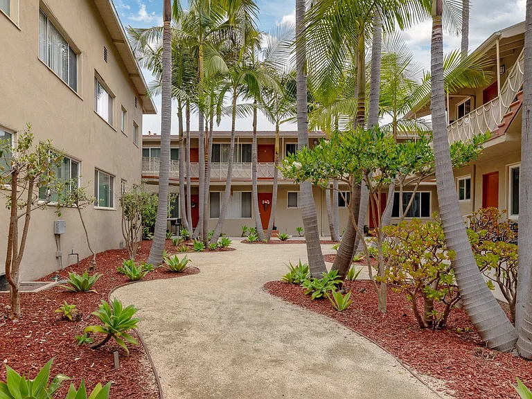Keswick Court Apartments — Photo 10