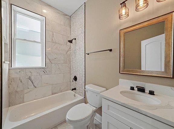 4th image of 1434 S Avers Ave #1