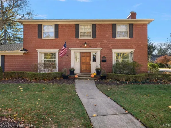 2579 Amberly Rd, Bloomfield Hills, MI 48301