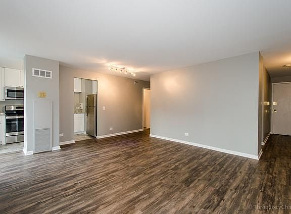 5th image of 1250 N La Salle Dr APT 905