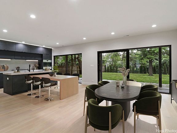 5th image of 1309 Holly Ln