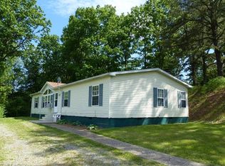 7215 Moravian Trail Rd SE, Uhrichsville, OH 44683