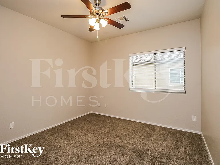 8811 S 57th Ln — Photo 12