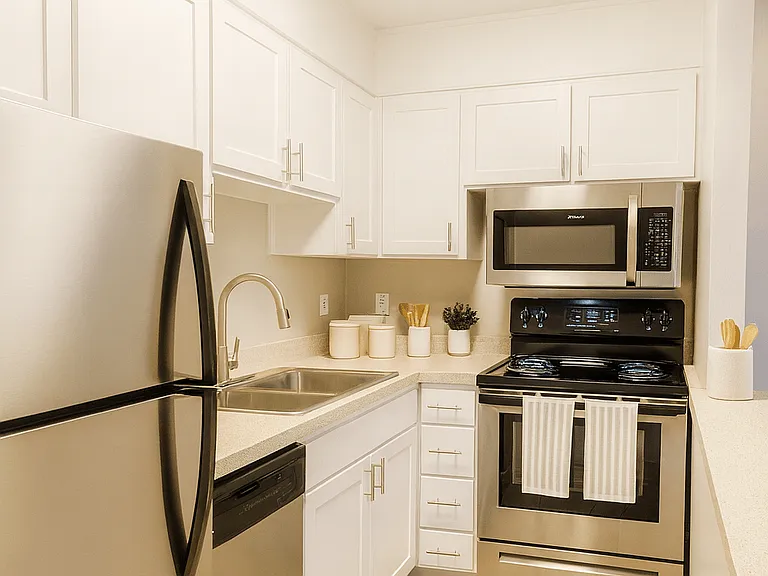 Catalina Crest Apartments — Photo 8