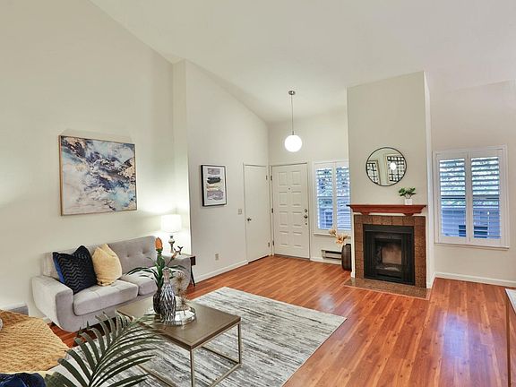 3rd image of 905 Apricot Ave APT F