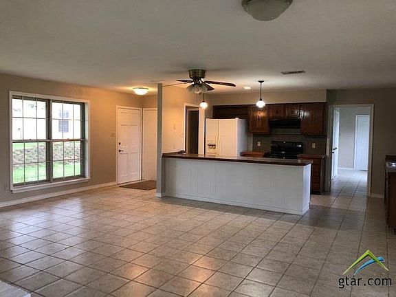 3rd image of 15906 Scenic View Dr