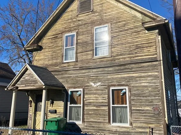 8 Grace St, Chicopee, MA 01020