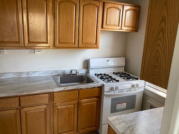 3rd image of 141-30 Pershing Cres #66