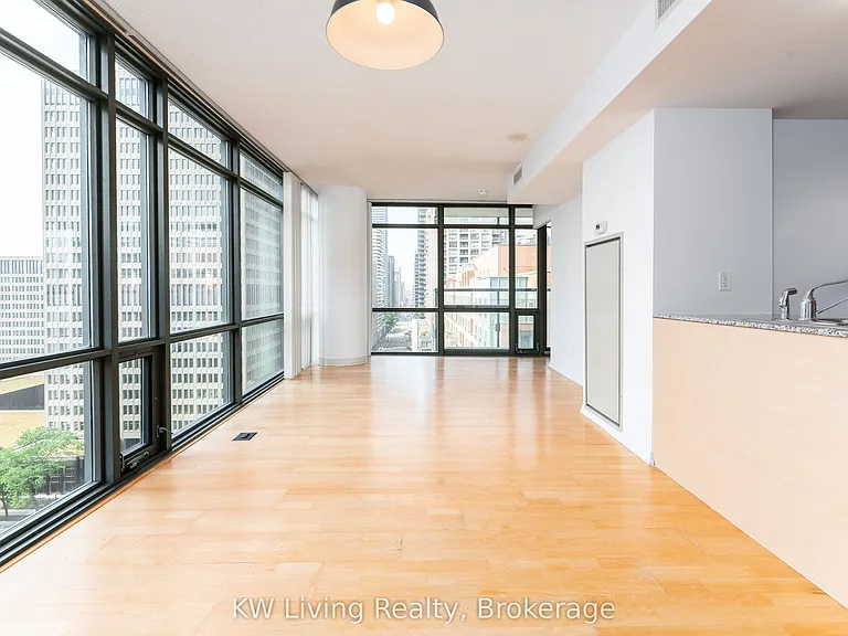 37 Grosvenor St #1603 — Photo 4