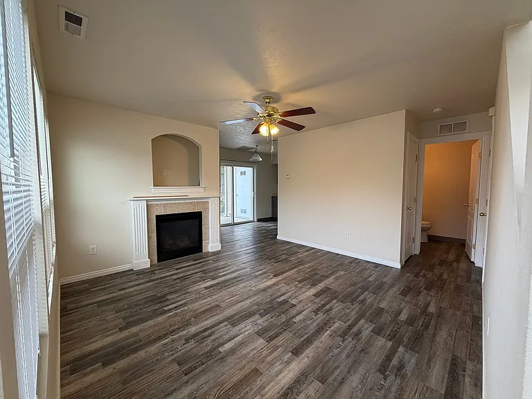 Midland 4-Plex 141 — Photo 4
