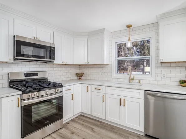 26 Lisa Dr, Leominster, MA 01453