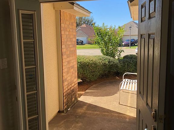 3rd image of 407 Broughton Cir