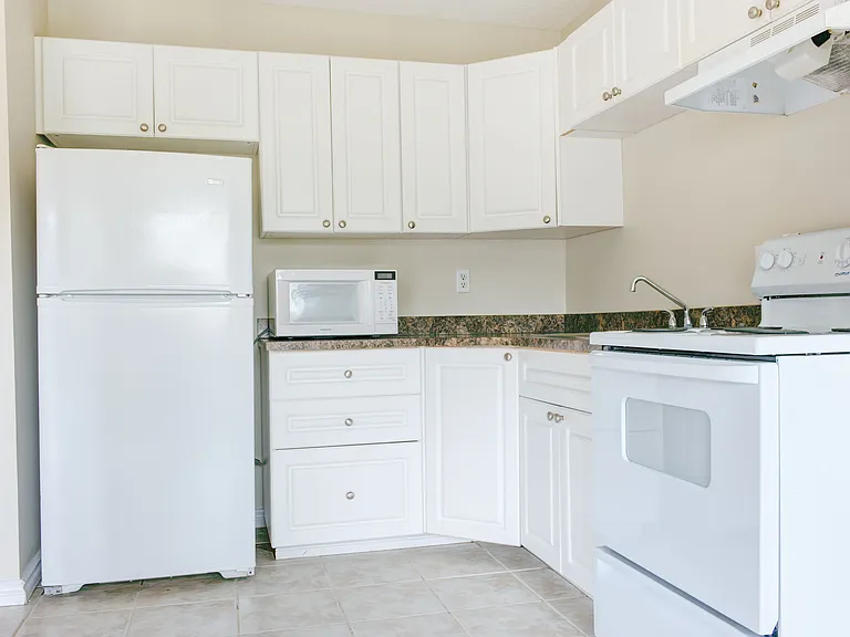 9600 Manning Ave — Photo 8