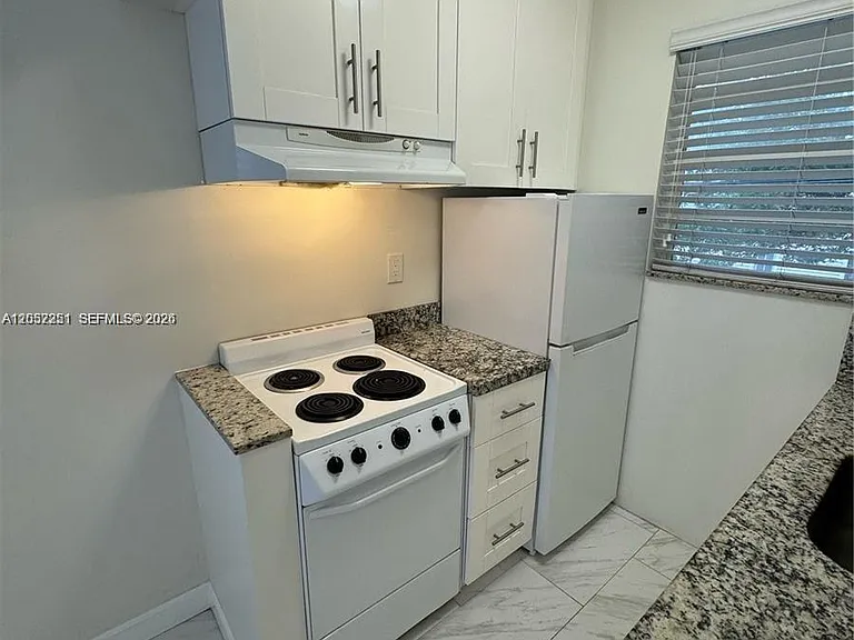 11890 NE 16th Ave #6 — Photo 6