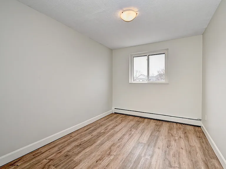 235 Bishop St S — Photo 13