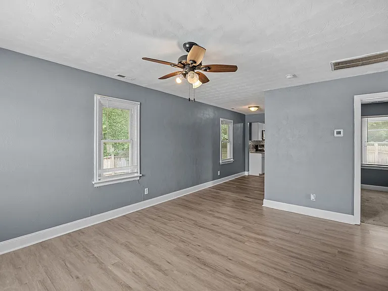 2321 Columbus Ave — Photo 2