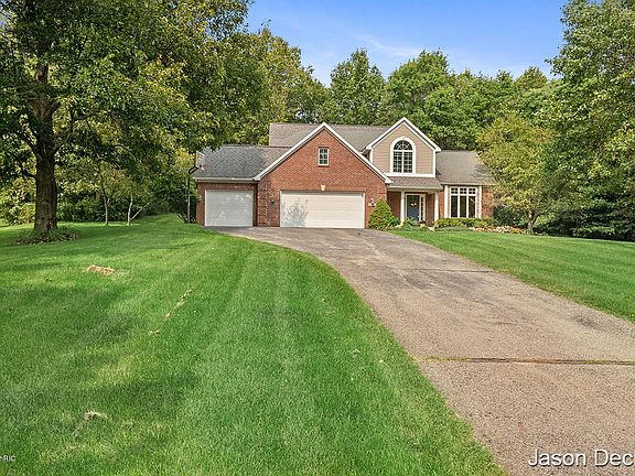3rd image of 5187 Glen Oaks Dr NE