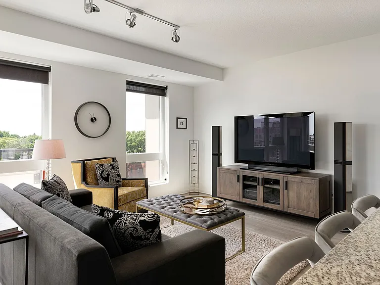 Laguna Apartments — Photo 18