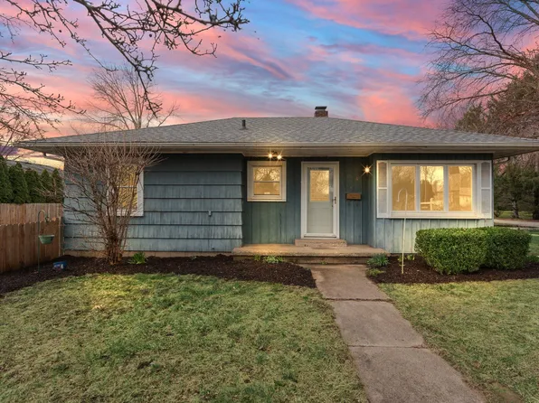 904 S 2nd St, Chesterton, IN 46304