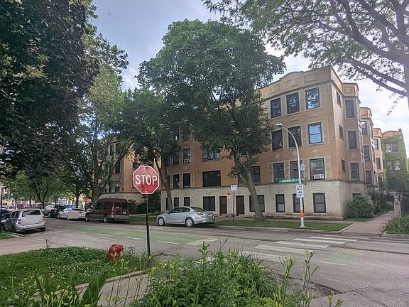 2nd image of 1215 W Granville Ave APT 3B