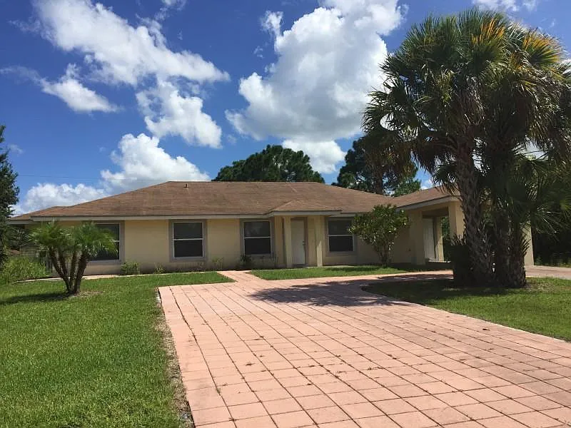 4 bed, 3.0 bath, 1888 sqft, $2,400 — Photo 1