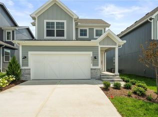 8745 SW Edgewater Dr, Blue Springs, MO 64064