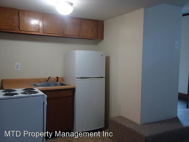 2nd image of 4150 N Sacramento Ave #Gar