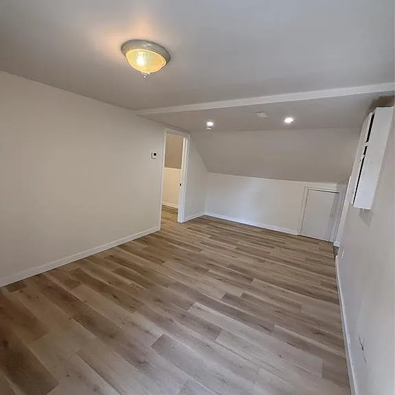 699 Charlotte St #UPPER — Photo 9