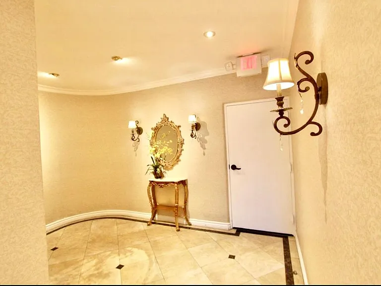 439 N Doheny Dr #107 — Photo 20