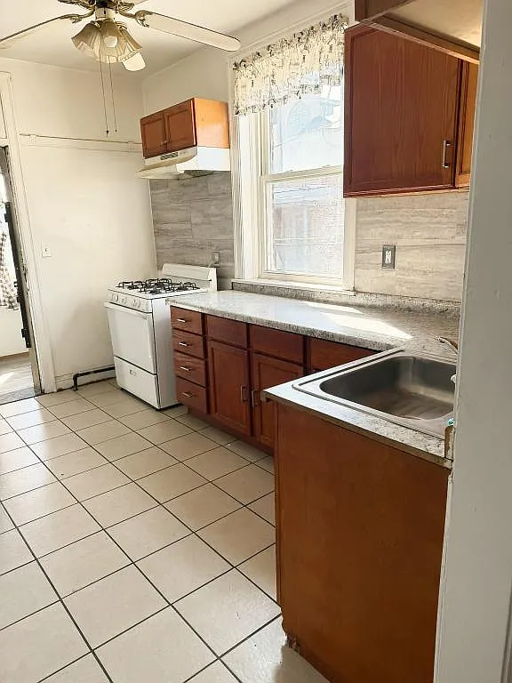 7547 S Cornell Ave, 2 — Photo 3