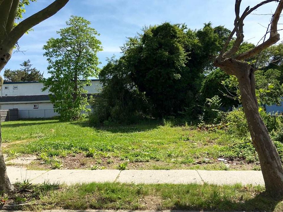 1st image of 122 W Youngs Ave