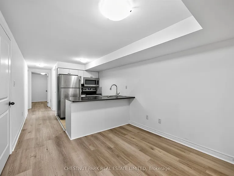 2823 Saint Clair Ave E #LOWER — Photo 8