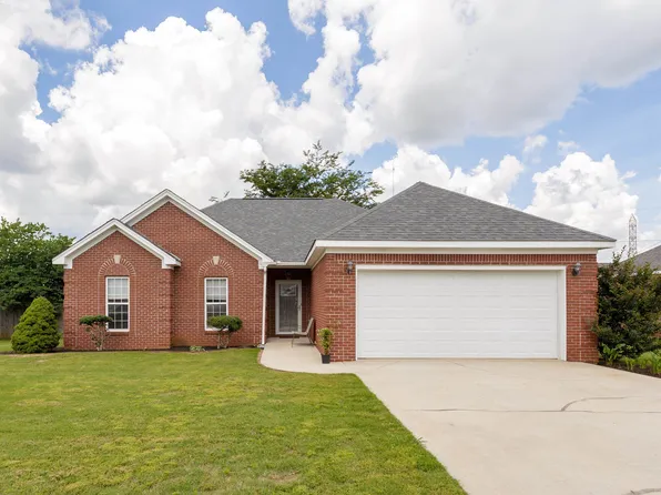 304 Nichole Ln, Muscle Shoals, AL 35661